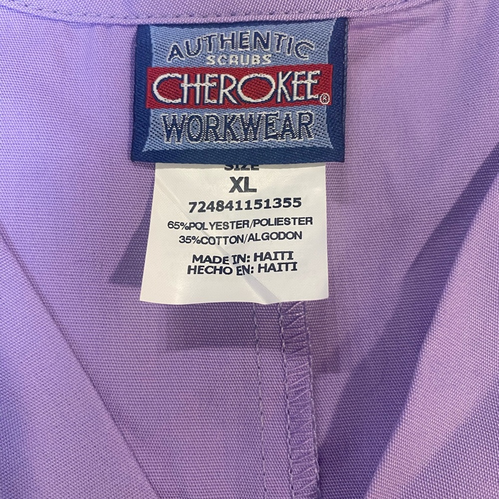 SCRUBS Cherokee Workwear 3 Pocket V-Neck Top - Picture 3 of 4